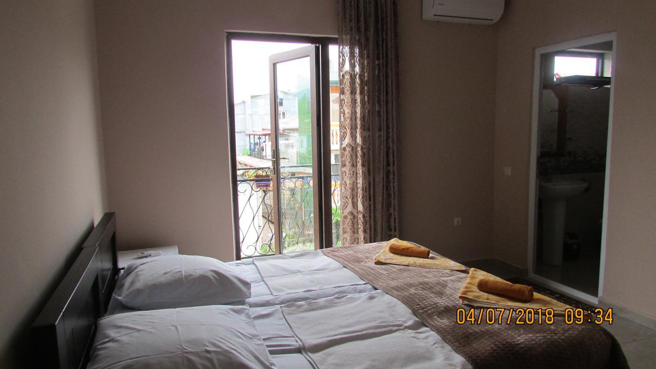 Sunny House Kobuleti Hotell Exteriör bild